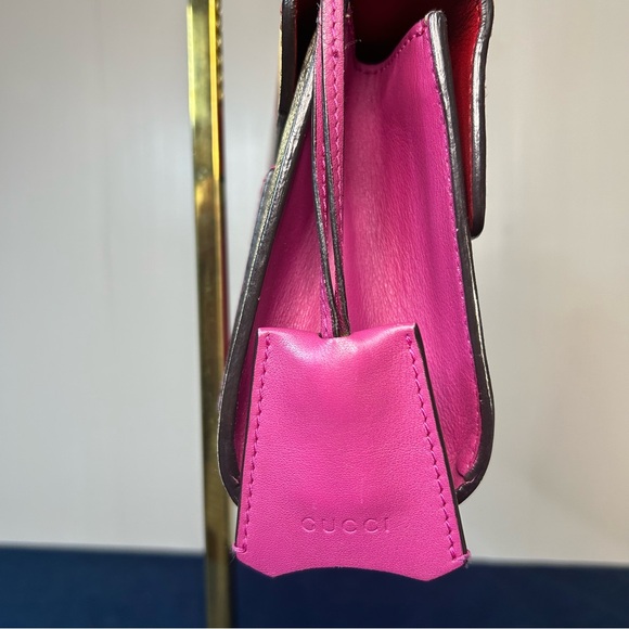 GUCCI GG Supreme with Padlock & Chain Strap Shoulder Bag - Picture 4 of 16